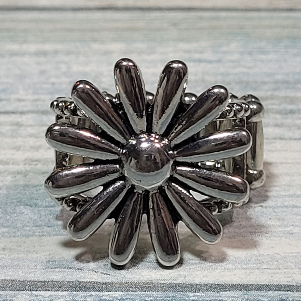 Three Stretch Rings. - Picture 5 of 9